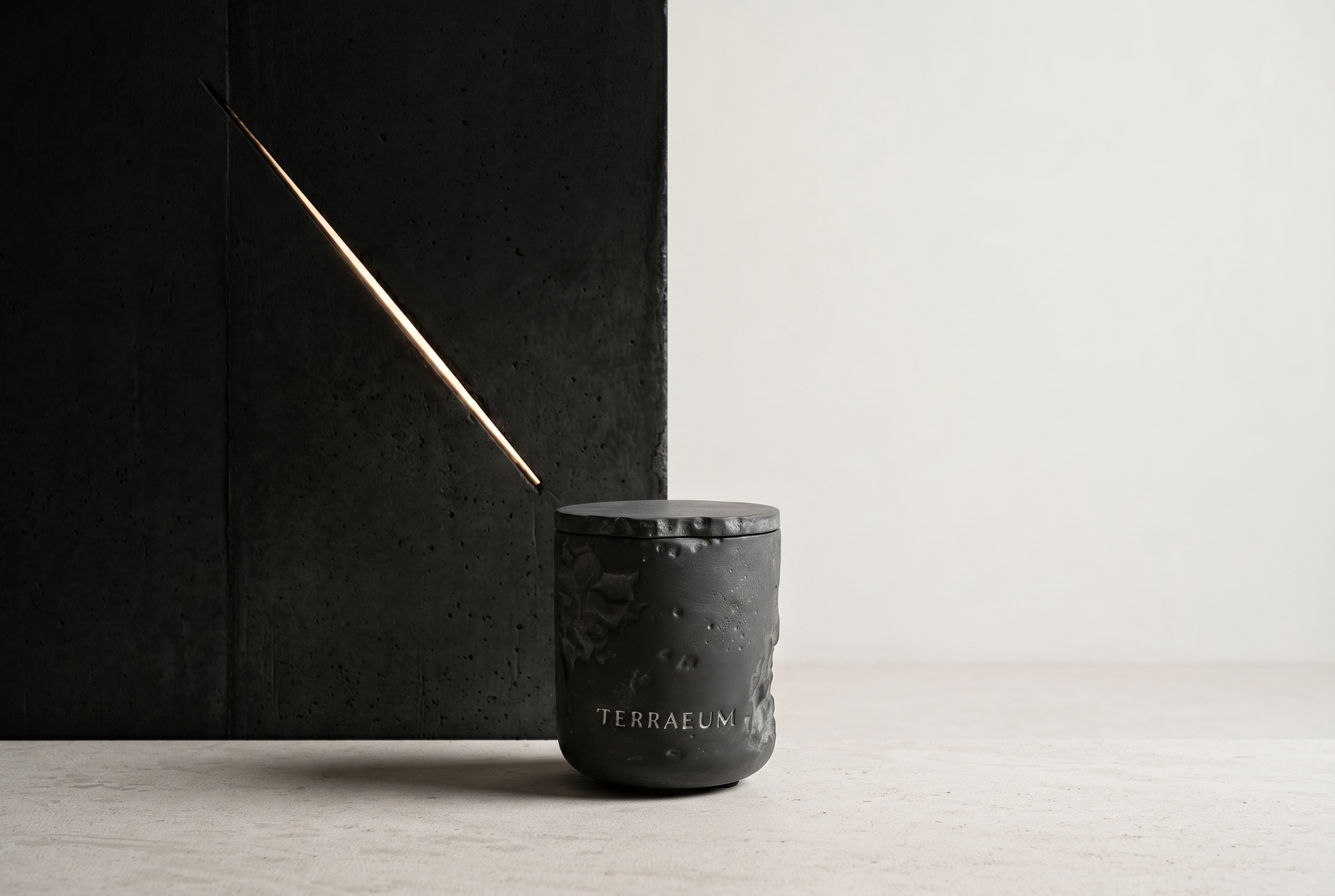 TERRAEUM Monolith Archive 04 — pale substrate concrete candle vessel
